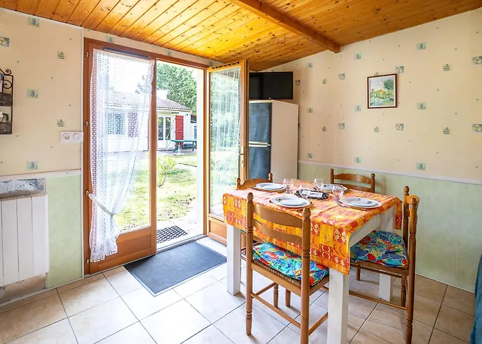 Entre Plages A 2kms Et Foret Holiday home