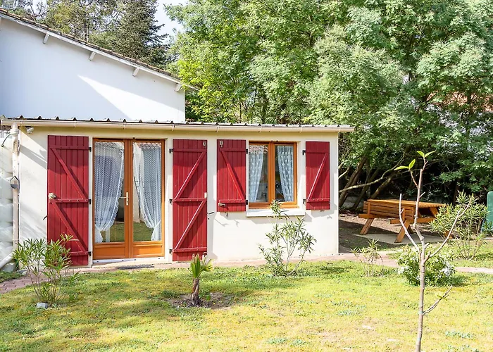 Entre Plages A 2kms Et Foret Holiday home